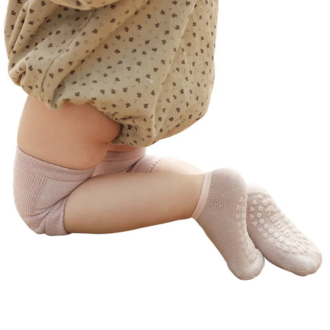 Ensemble genouillères et chaussettes antidérapantes pour bébé